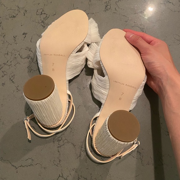 NWOT Loeffler Randall Camellia Pearl Pleated Bow Heel - Picture 5 of 8